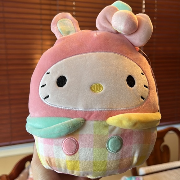 Hello Kitty Squishmallow - Picture 2 of 3